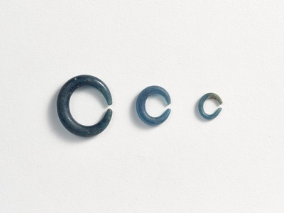 小型C形ガラス製品