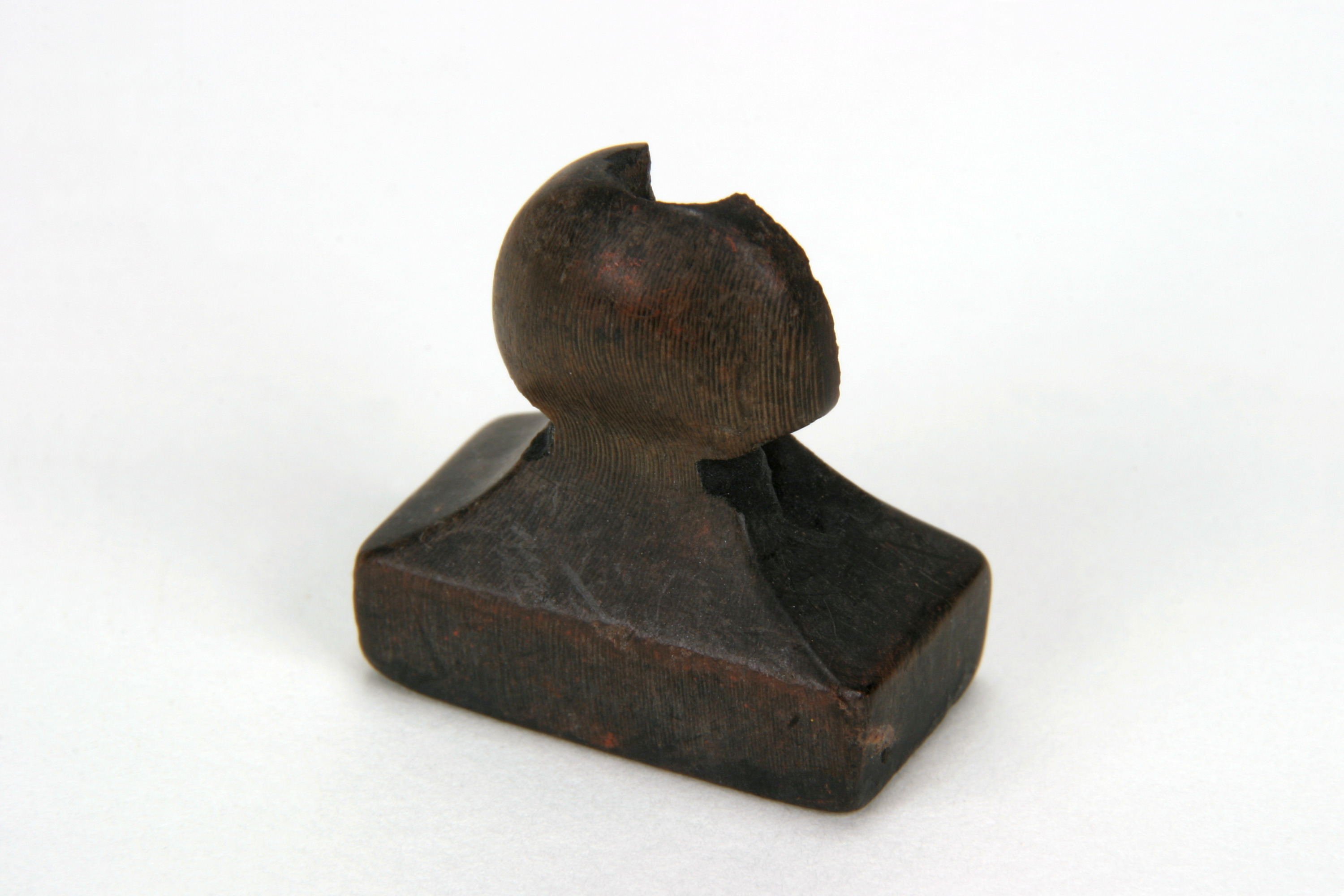 「（丸に「上」）寶」印（対馬宗家文書）　1顆