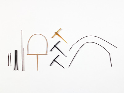 （柏挟み他冠装着具か）（対馬宗家文書）