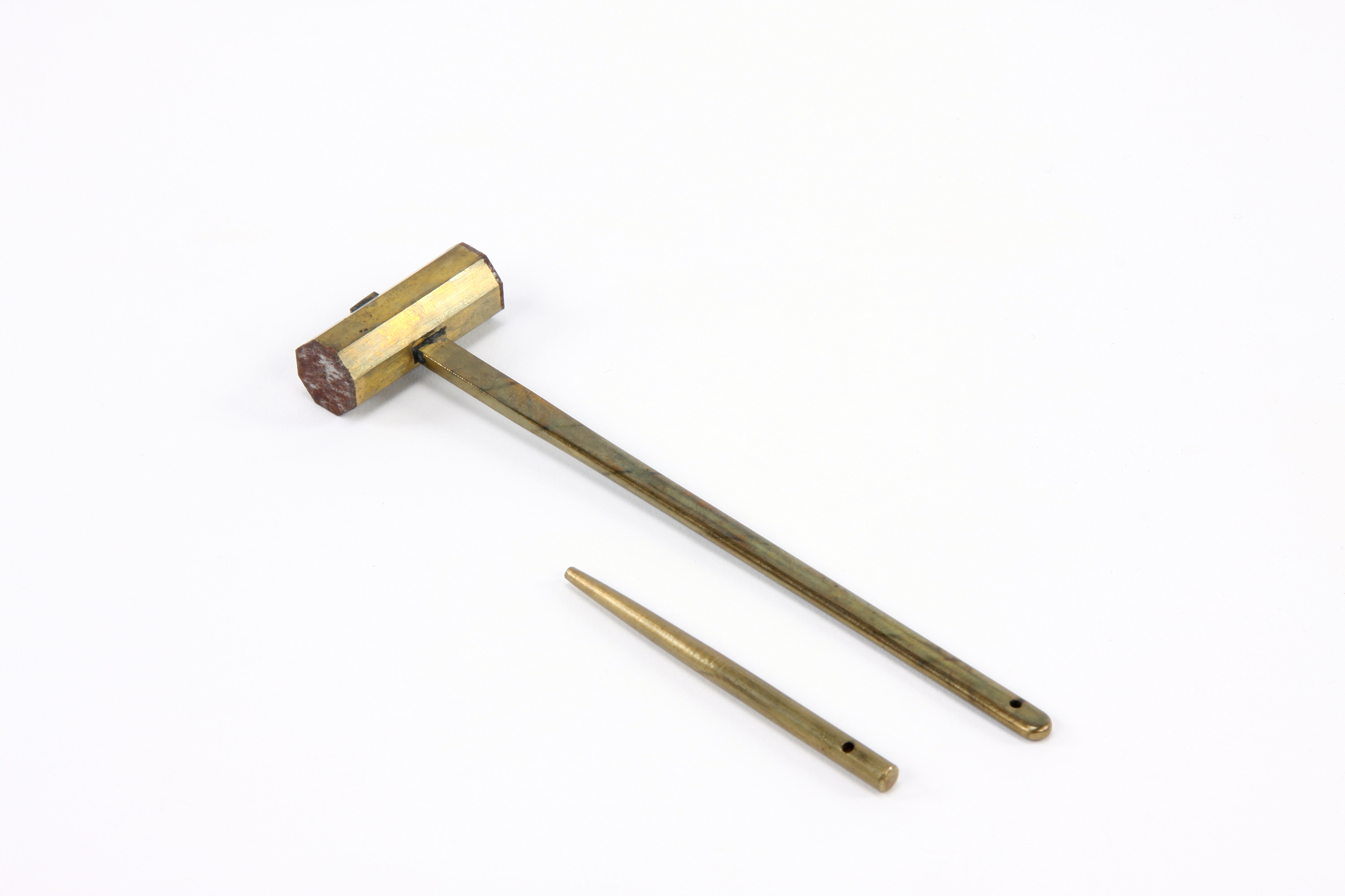 重要文化財　目釘打・宛釘（対馬宗家文書）　2本（各1本）