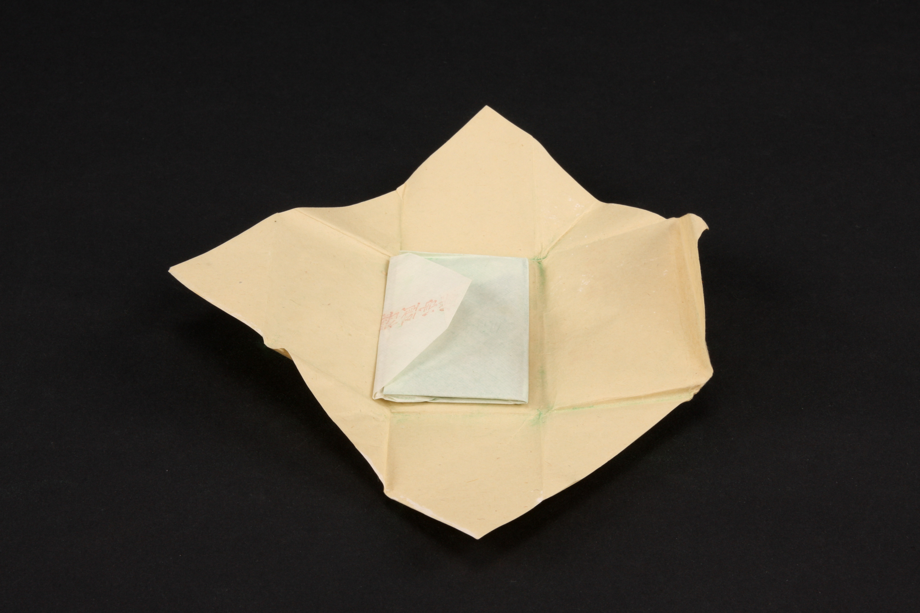 重要文化財　（顔料包紙、漂浄頭緑）（対馬宗家文書）　1包