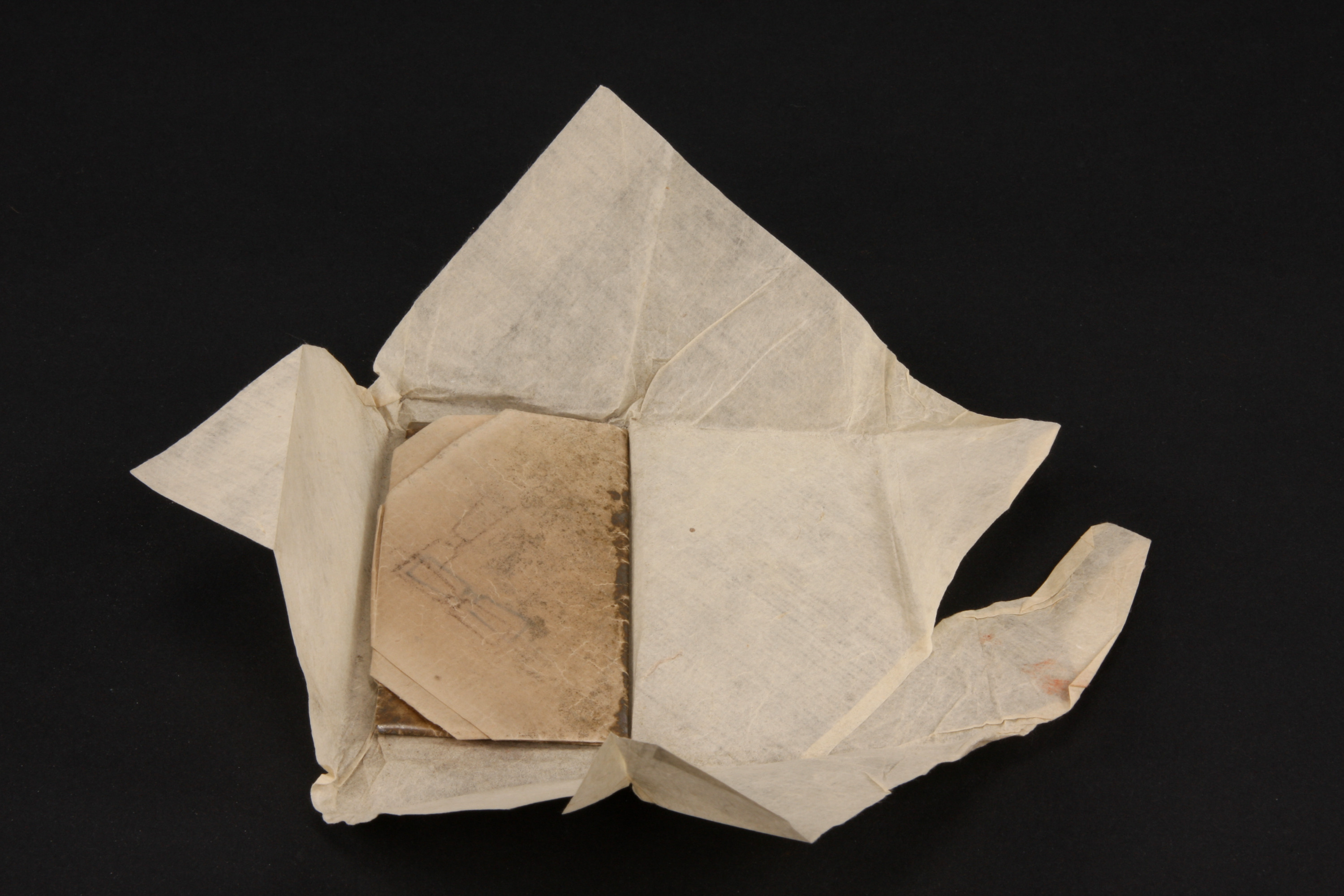 重要文化財　（顔料包紙）（対馬宗家文書）　1包