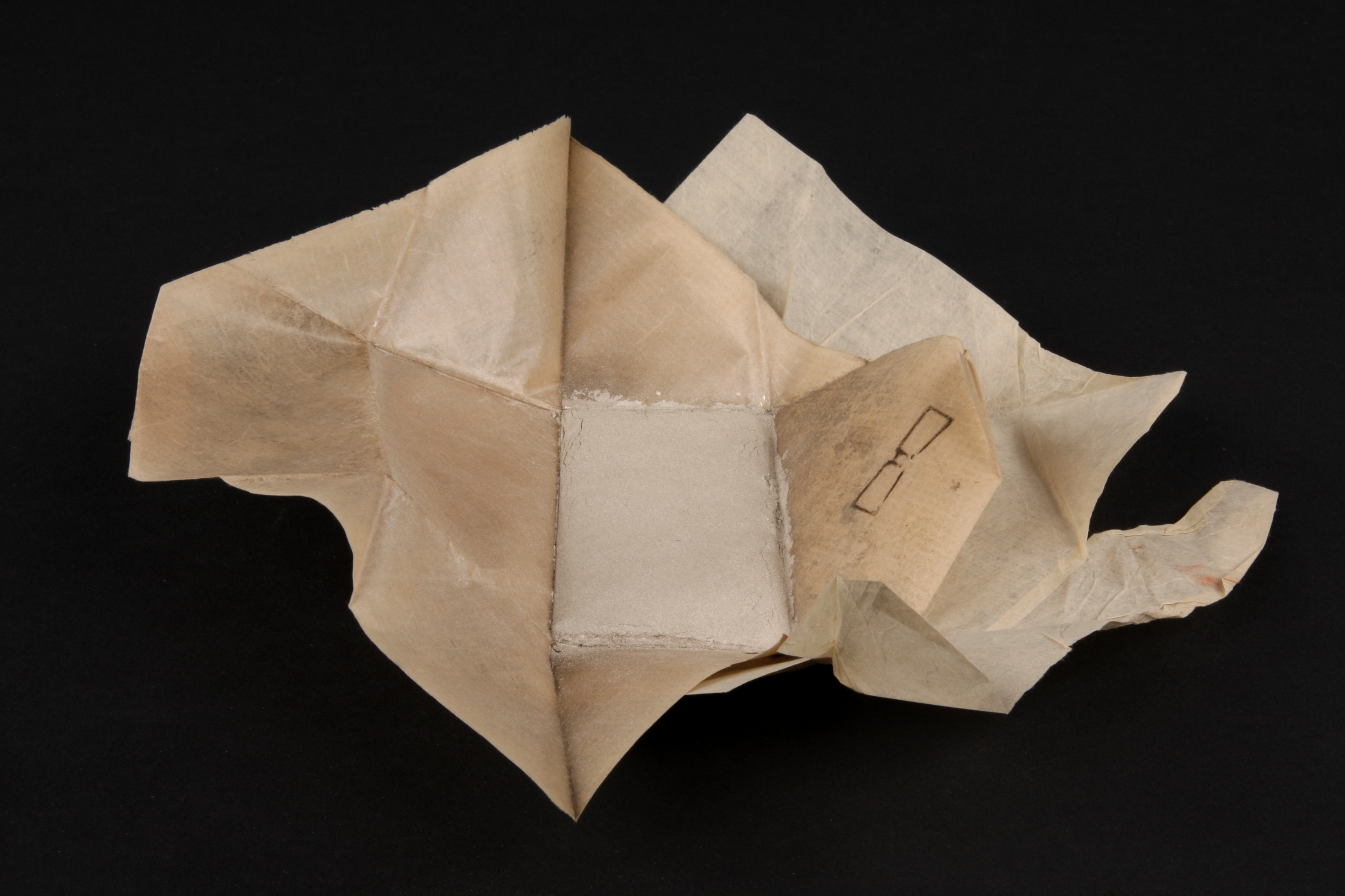 重要文化財　（顔料包紙）（対馬宗家文書）　1包