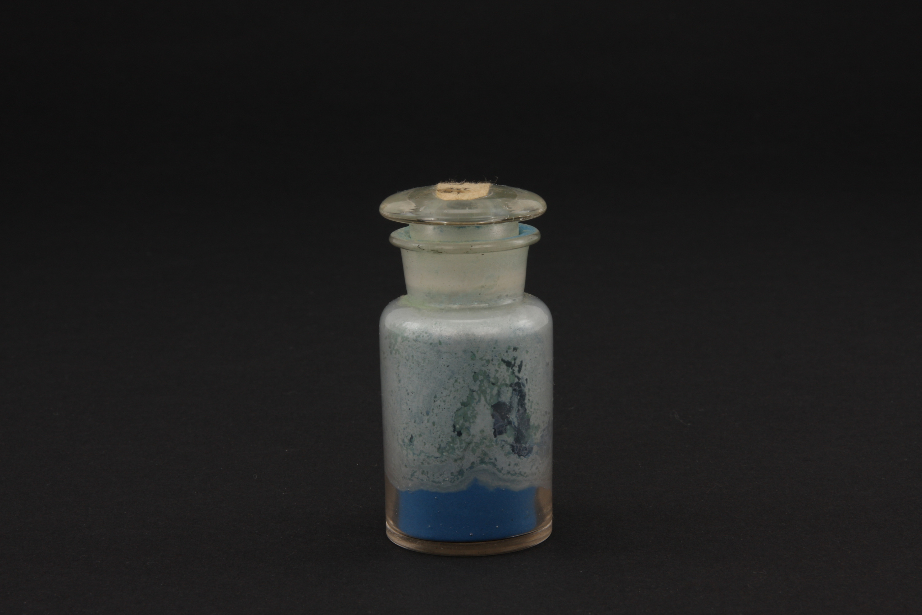 重要文化財　（顔料瓶、中白郡）（対馬宗家文書）　1点