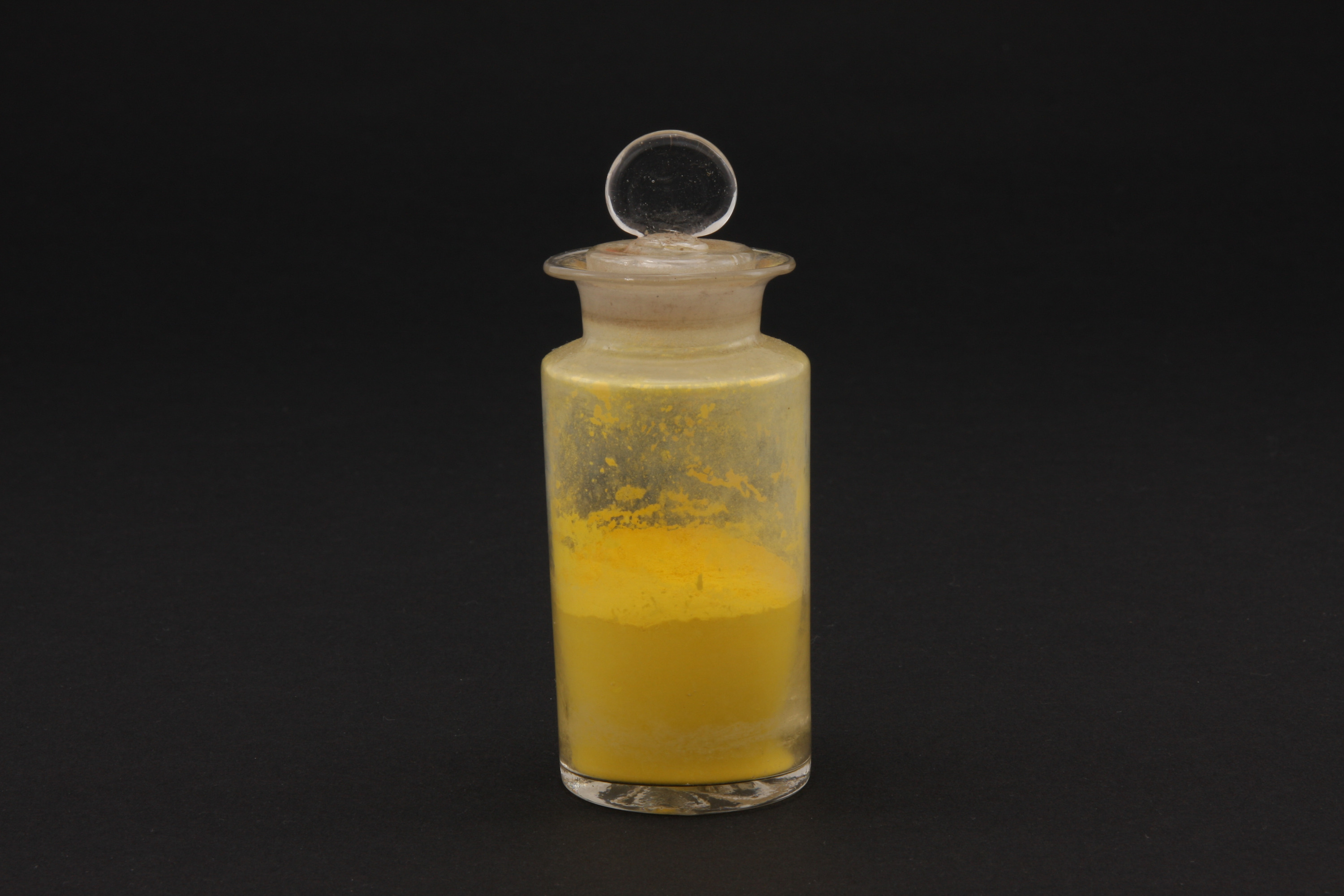 重要文化財　（顔料瓶、（黄））（対馬宗家文書）　1点