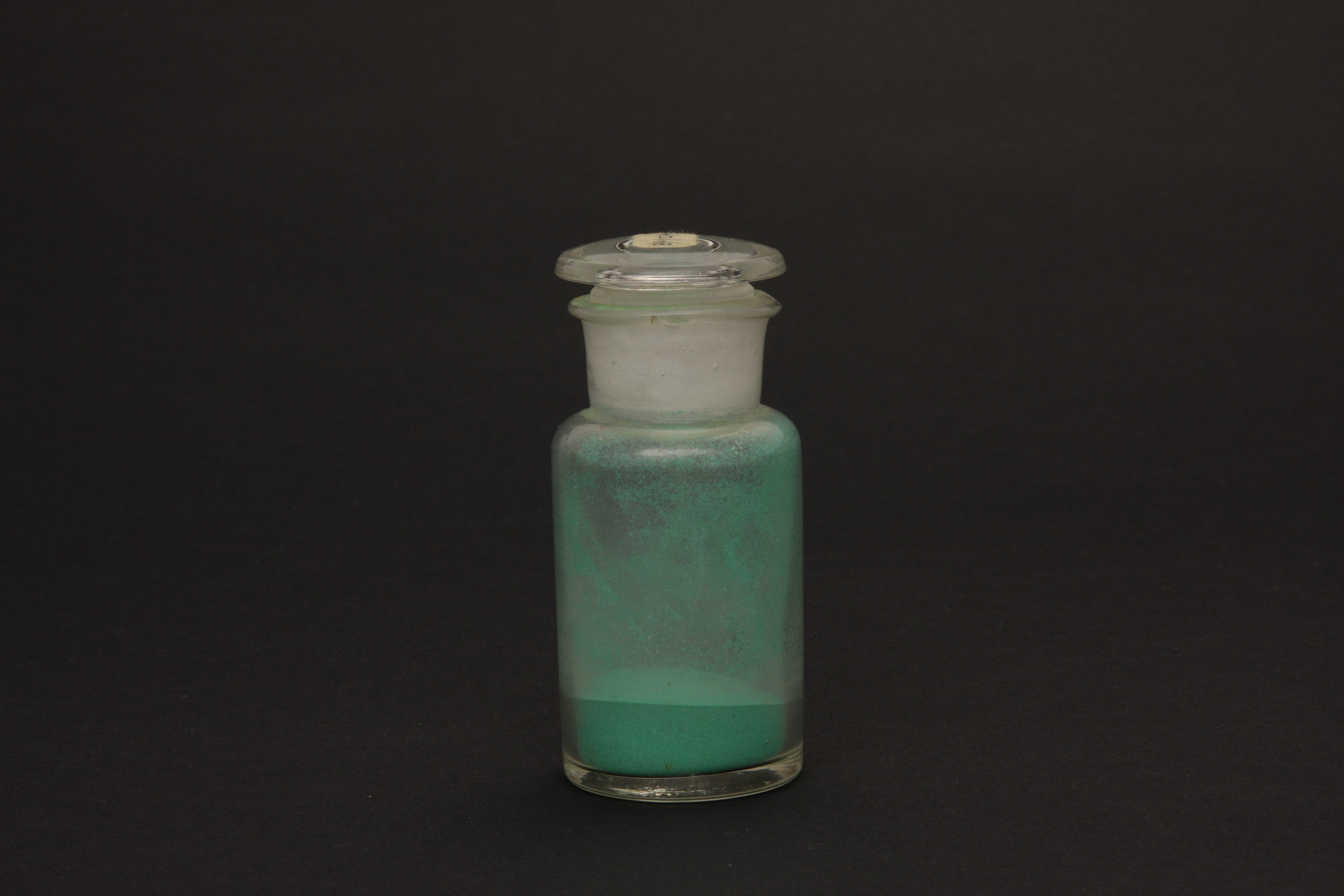 重要文化財　（顔料瓶、青三番）（対馬宗家文書）　1点