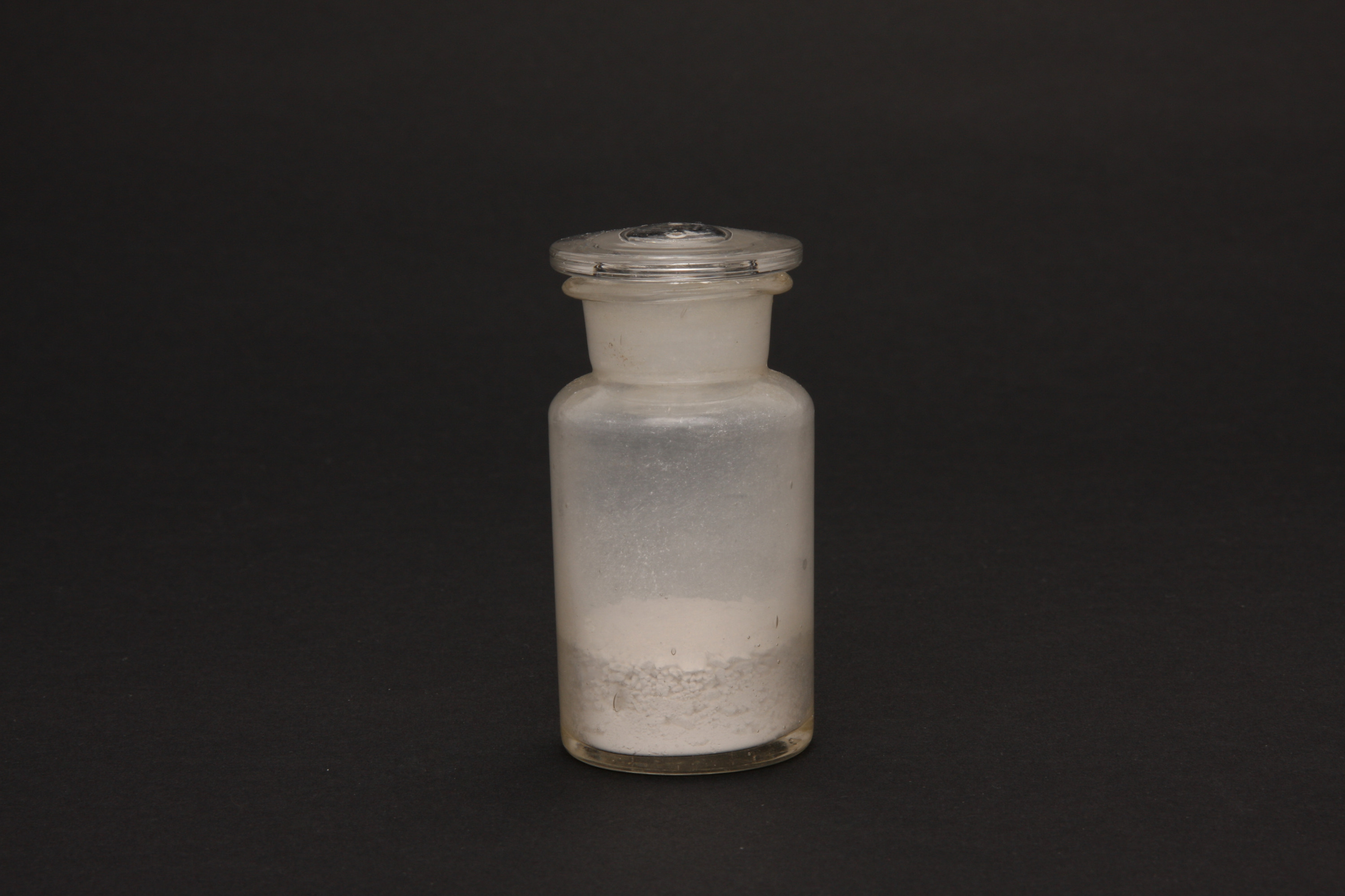 重要文化財　（顔料瓶、（白））（対馬宗家文書）　1点