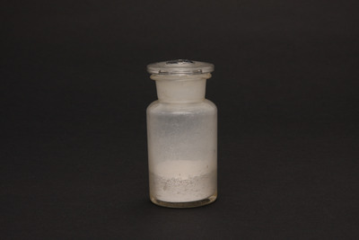 （顔料瓶、（白））（対馬宗家文書）