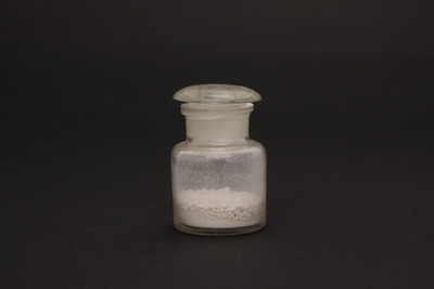 （顔料瓶、（白））（対馬宗家文書）