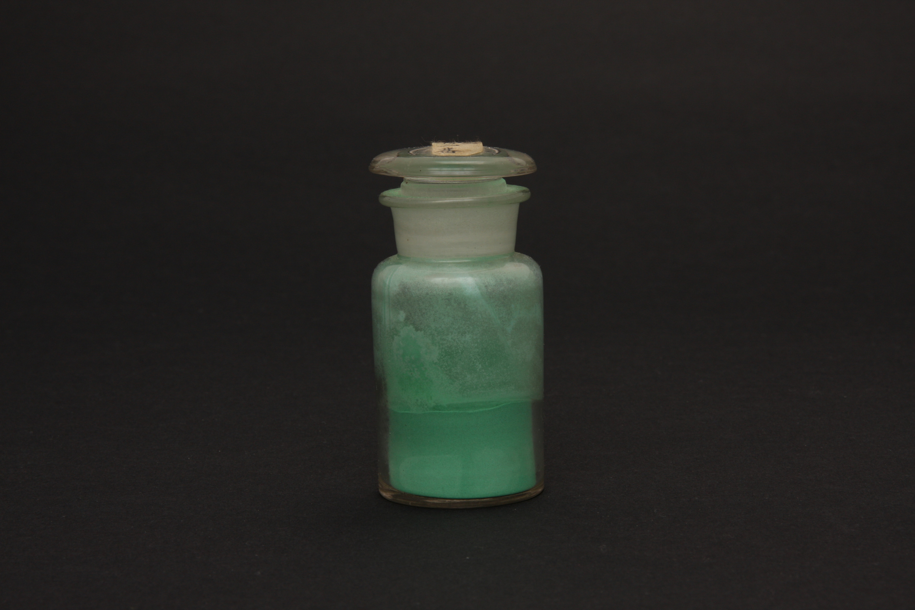 重要文化財　（顔料瓶、古渡青三番）（対馬宗家文書）　1点