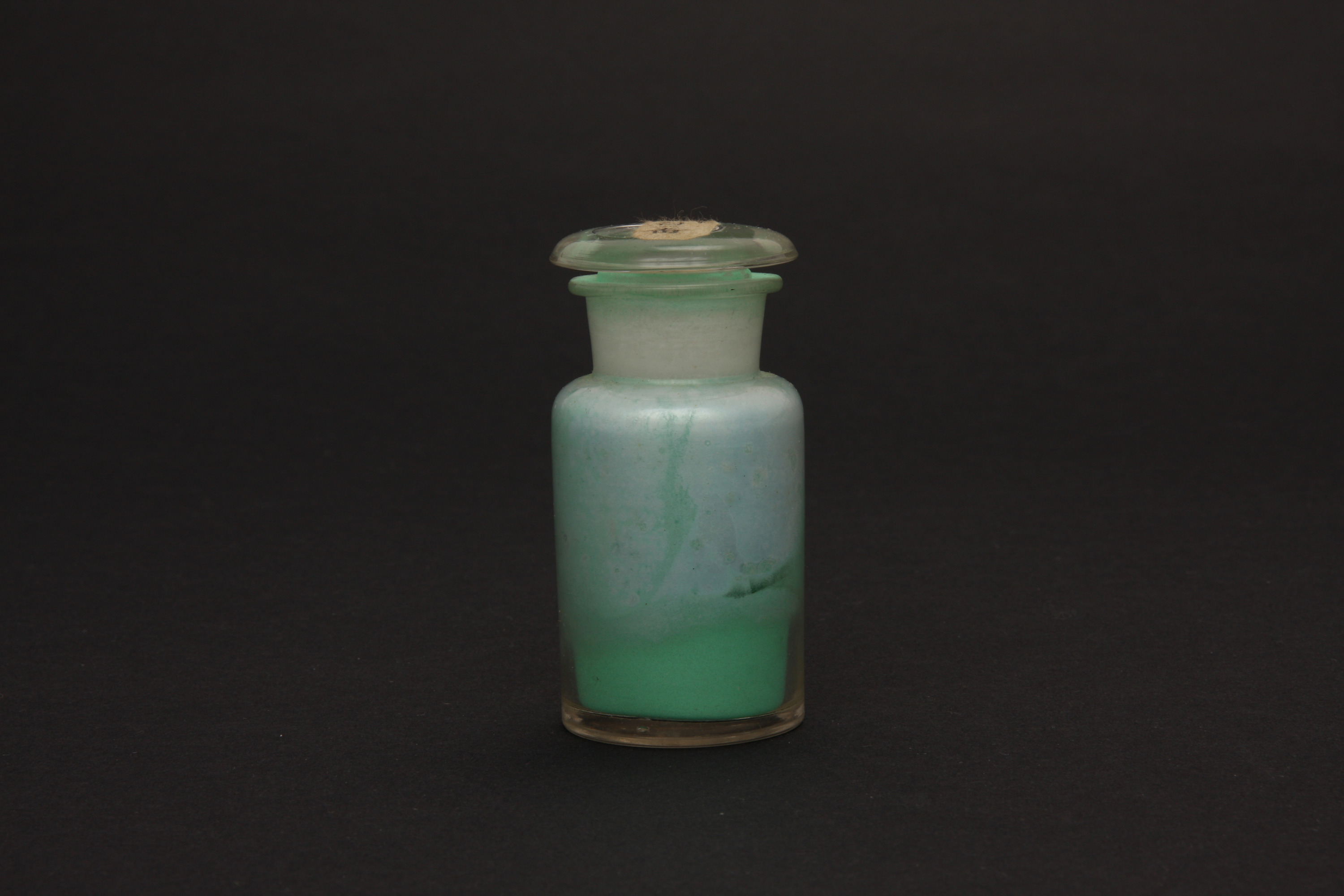 重要文化財　（顔料瓶、上白二番）（対馬宗家文書）　1点