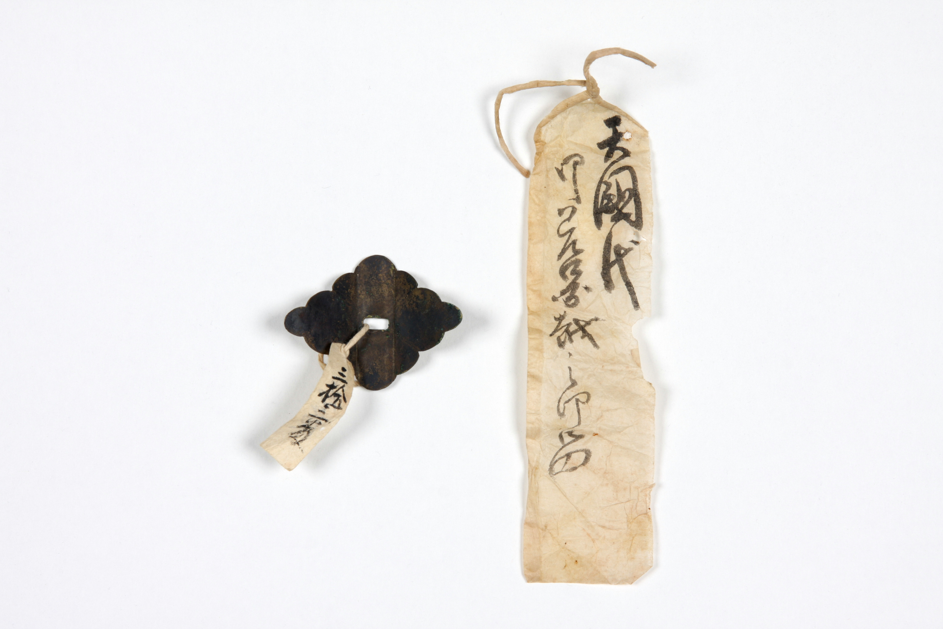 重要文化財　装飾金具（対馬宗家文書）　1点