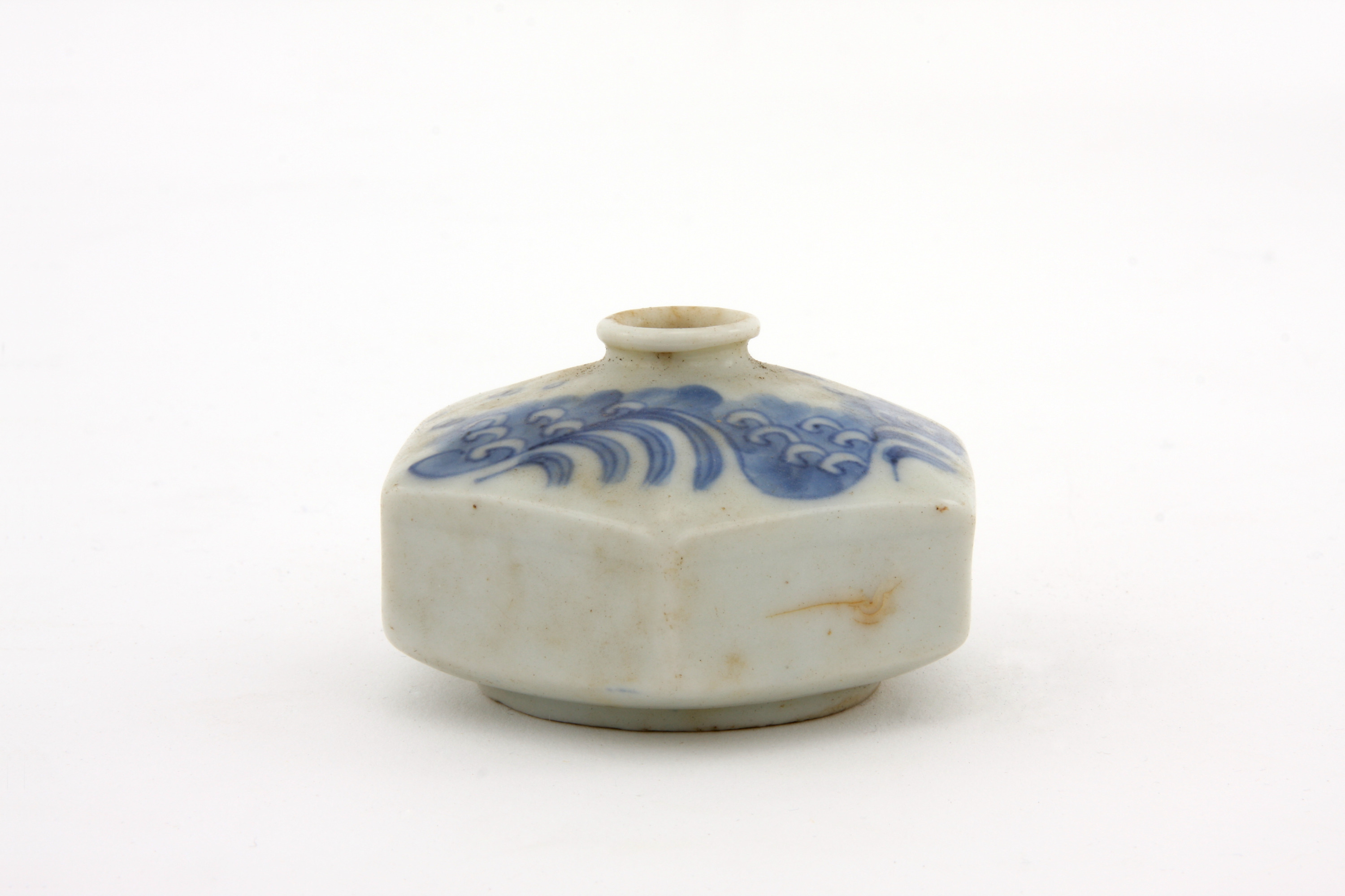 重要文化財　染付油壺（対馬宗家文書）　1点