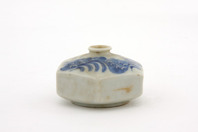 染付油壺（対馬宗家文書）